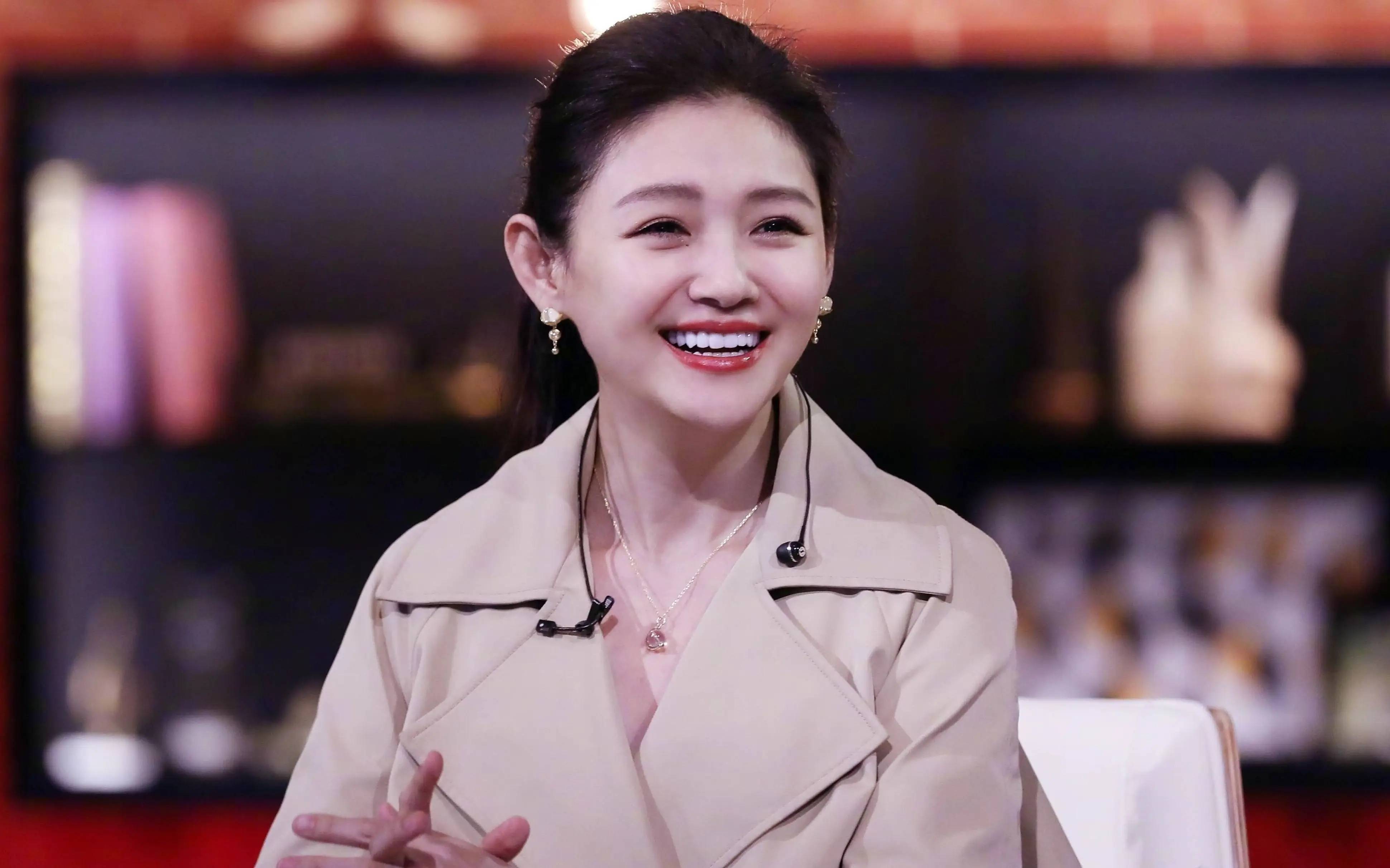 睡衣和凉鞋出门衣着单薄惹人心疼j9九游会入口大S儿子首露面穿(图19)