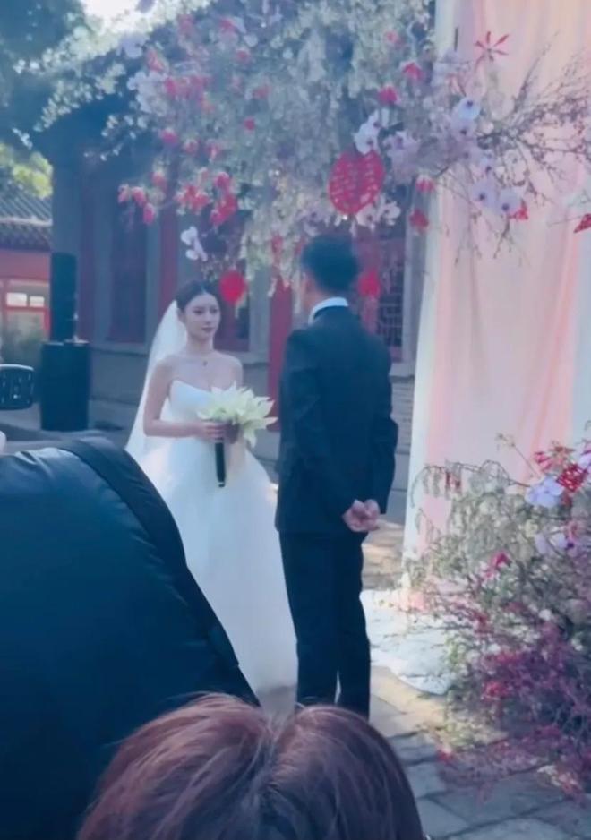 马筱梅的婚礼太潦草四合院布置简陋j9国际汪小菲二婚穿高跟皮鞋他和(图3)